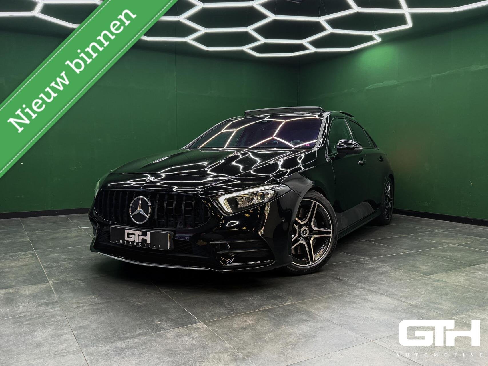 Mercedes A-klasse 250 Limousine AMG Carplay | Pano | Sfeer, Auto's, 4 cilinders, Zwart, 1365 kg, Bedrijf