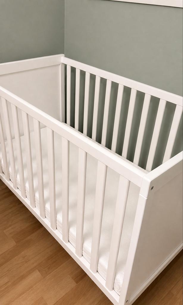 IKEA SUNDVIK babybedje 60x120 - zijkant verwijderbaar, Ophalen, Gebruikt, Ledikant