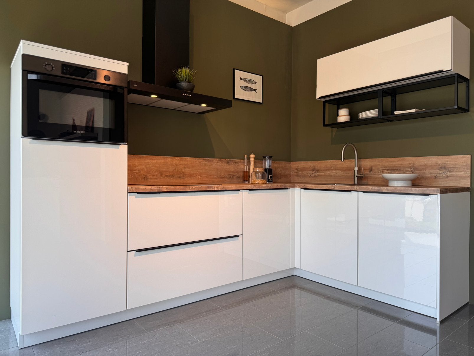 Showroomkeuken Sorrento | hoogglans wit | 285x187 | compleet, Ophalen, Wit, Hoekkeuken, Kunststof