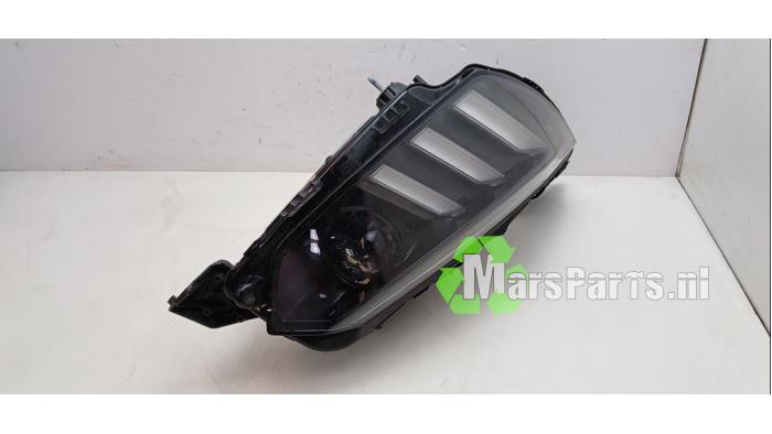 Koplamp rechts van een Peugeot 2008