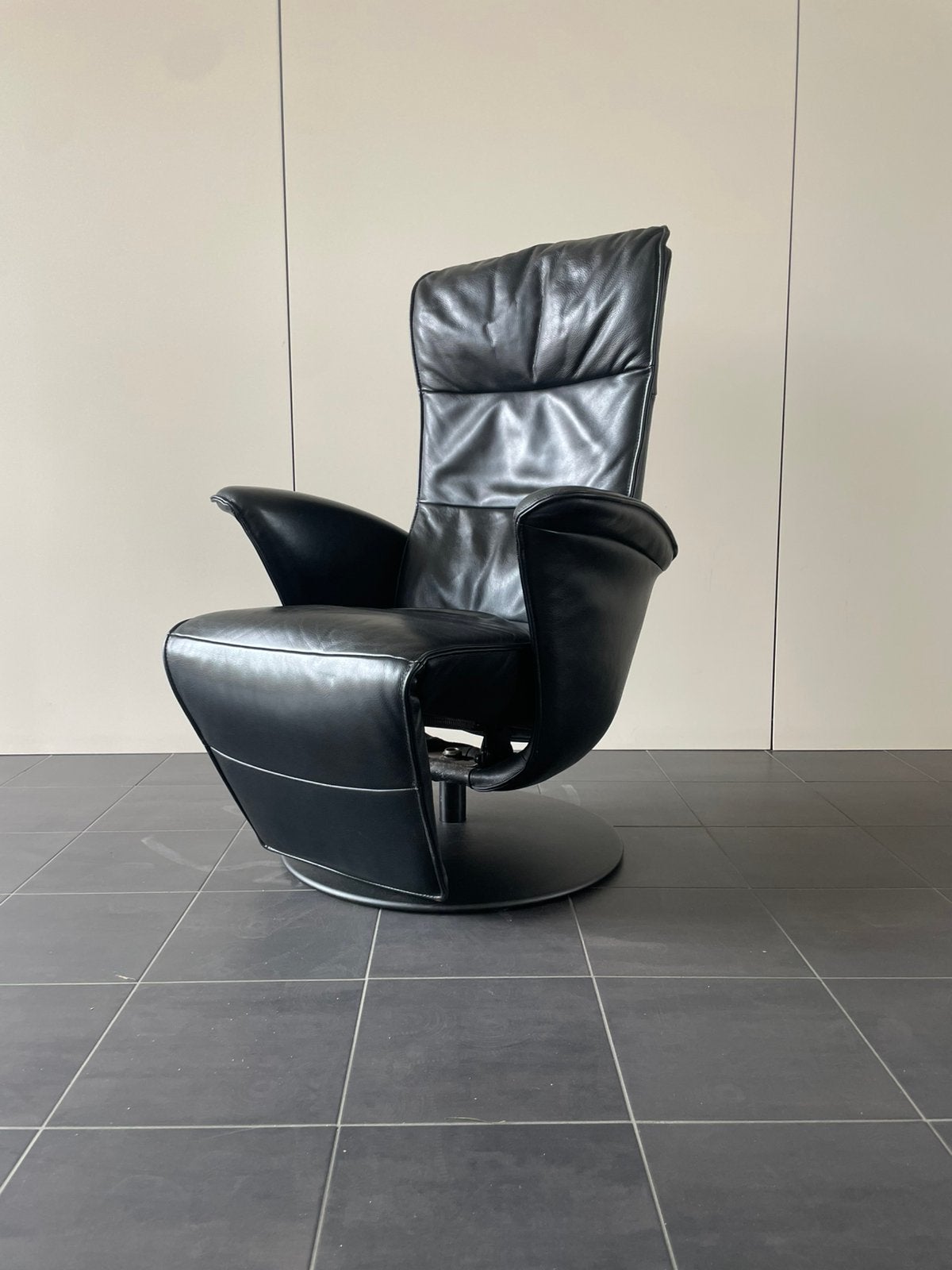 Nette zwarte leren relax fauteuil / relax stoel, Huis en Inrichting, Ophalen, Minder dan 75 cm, 50 tot 75 cm, A