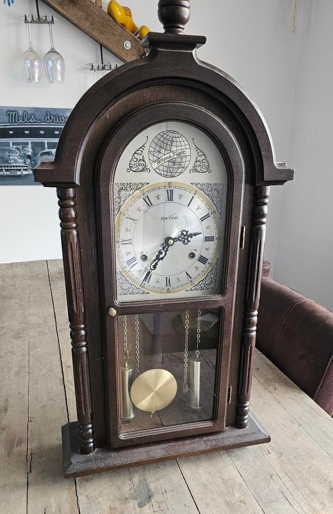 Houten tafelklok met slinger, Antiek en Kunst, Ophalen of Verzenden