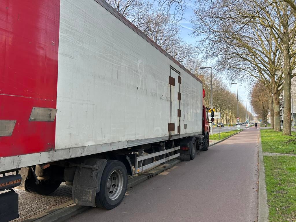 Vrachten Met oplegger city trailer te koop, Automaat, Euro 5, Zwart, Bedrijf