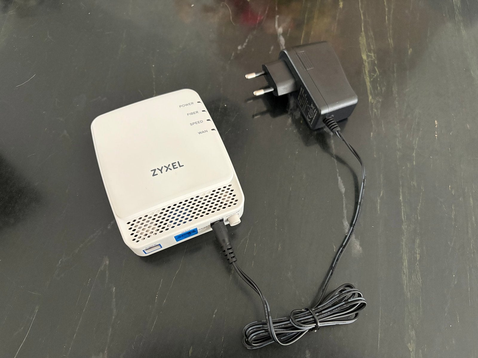Zyxel glasvezel omvormer FMG3005-R20A P2P, Ophalen of Verzenden, Zo goed als nieuw