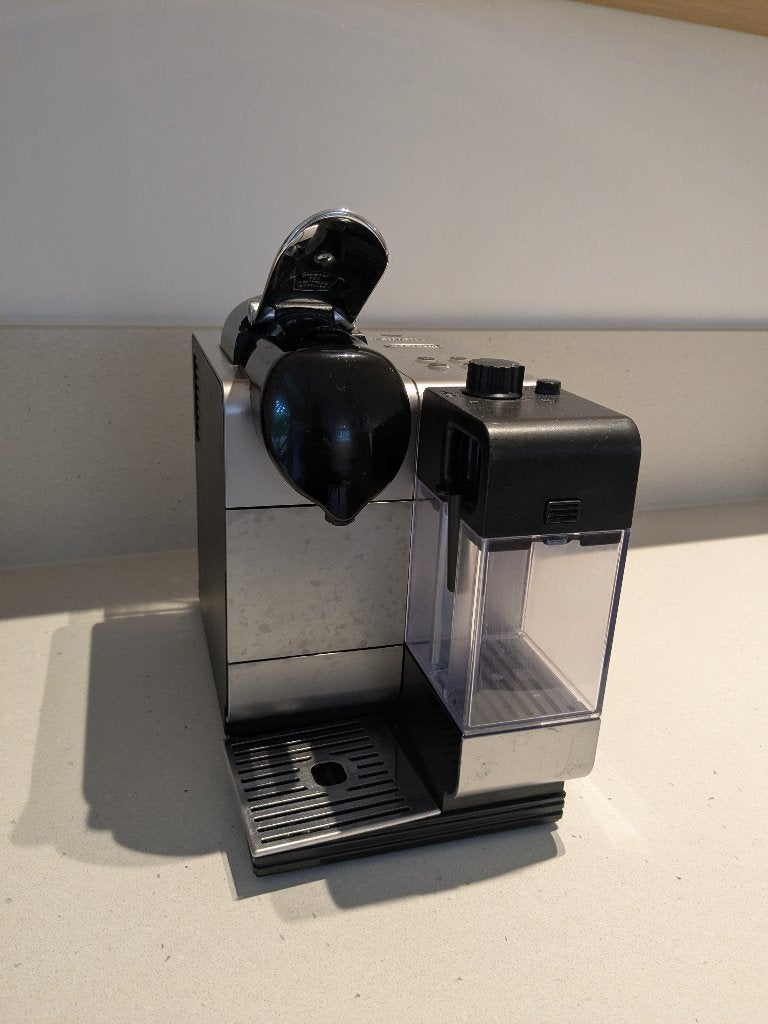 Nespresso Delonghi coffee machine w/ milk frother