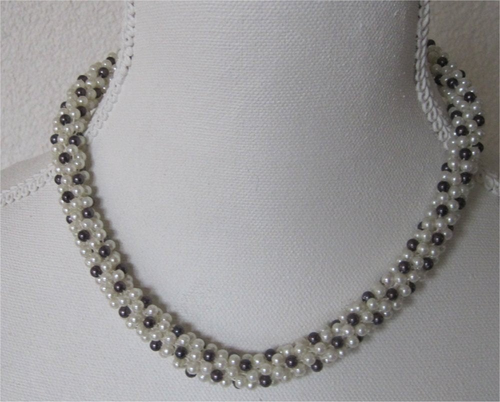 Vintage ketting, kleine pareltjes, Ophalen of Verzenden, Zo goed als nieuw, Overige materialen