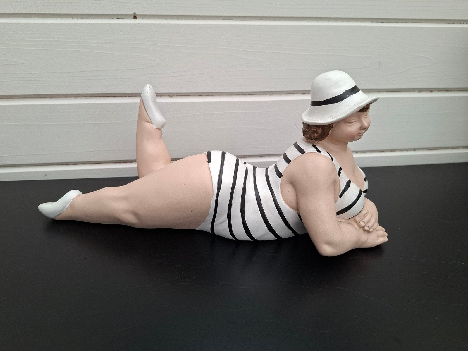 Retro beeldje van dame in badpak, Meerkleurig, Overige materialen, Overige stijlen, Ophalen of Verzenden