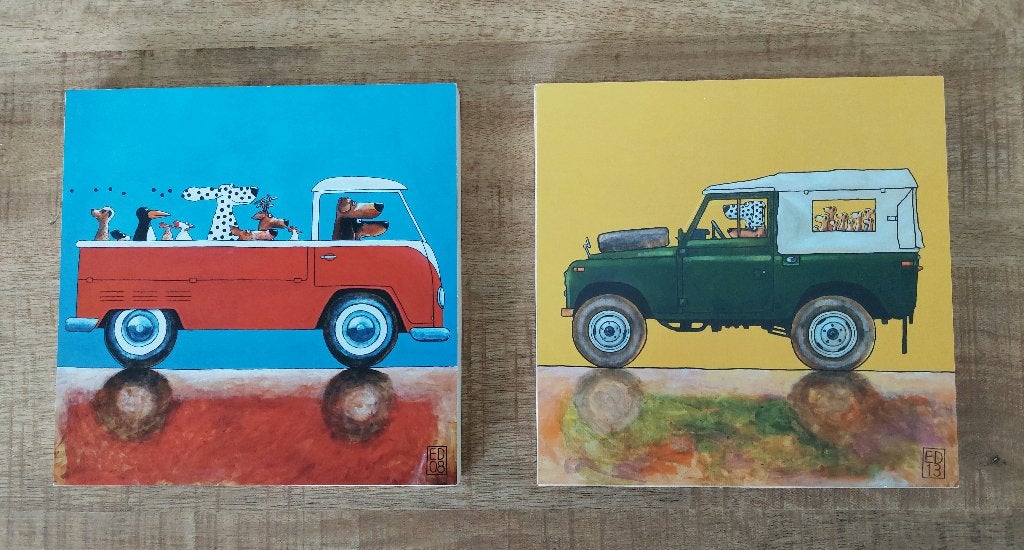 2 kunstplankjes Honden in auto's van Ed v.d. Hoek., Antiek en Kunst, Kunst | Tekeningen en Foto's, Ophalen of Verzenden, Tekening
