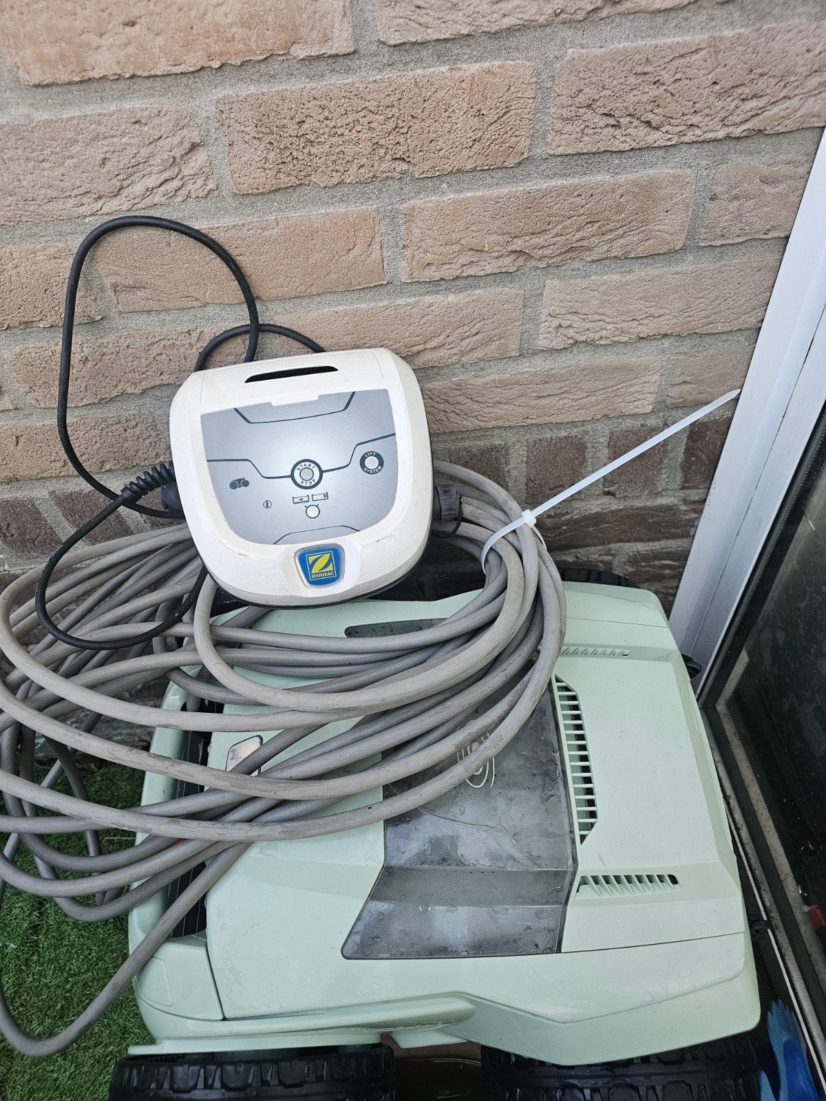 Zwembadrobot zodiac bio
Voor zwemvijver, Tuin en Terras, Zwembad-toebehoren, Ophalen