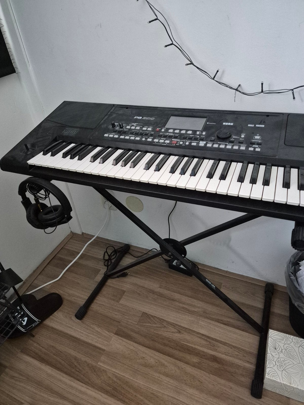Keyboard KORG PA300 (incl. Standaard), Muziek en Instrumenten, Keyboards, Ophalen, Zo goed als nieuw, 61 toetsen, Korg