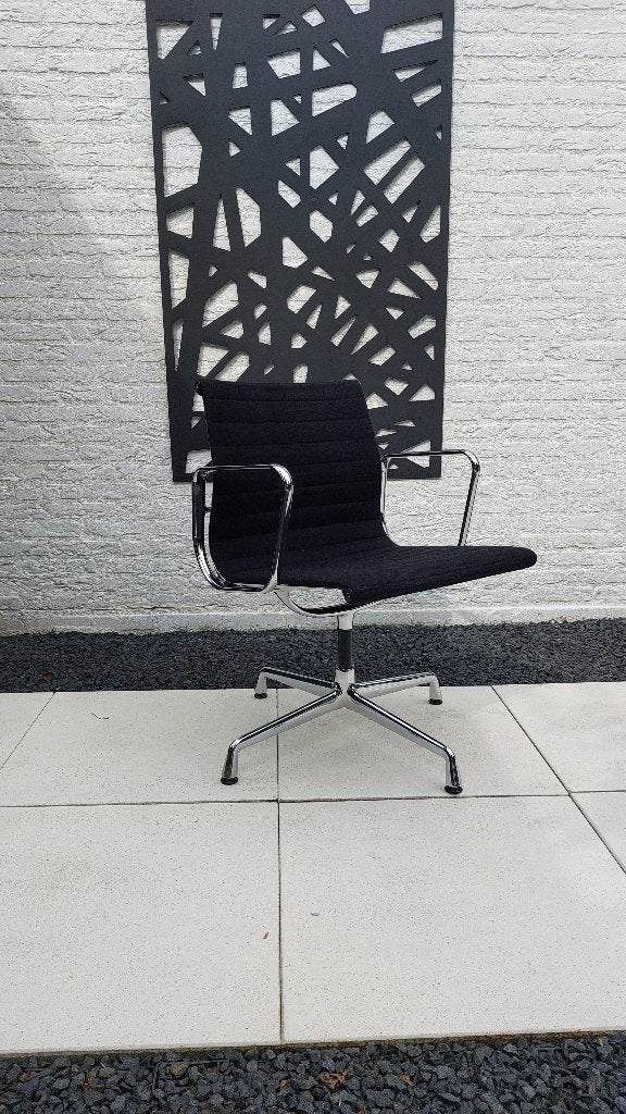 Vitra Eames EA108, Huis en Inrichting, Ophalen, Zwart, Modern, Kantoor, Design, Zo goed als nieuw