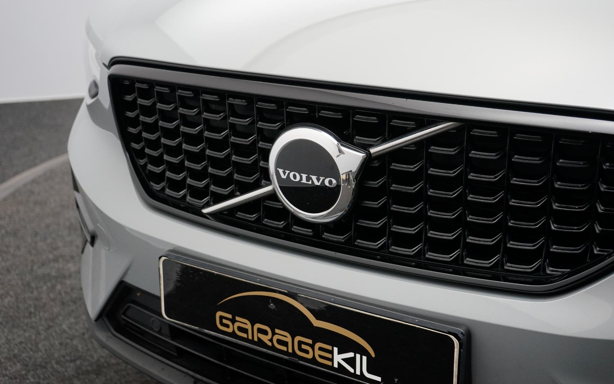 Volvo XC40 2.0 B3 Plus Dark Dealer onderh / 1ste eigenaar /, Automatische klimaatregeling, Gebruikt, Euro 6, 4 cilinders