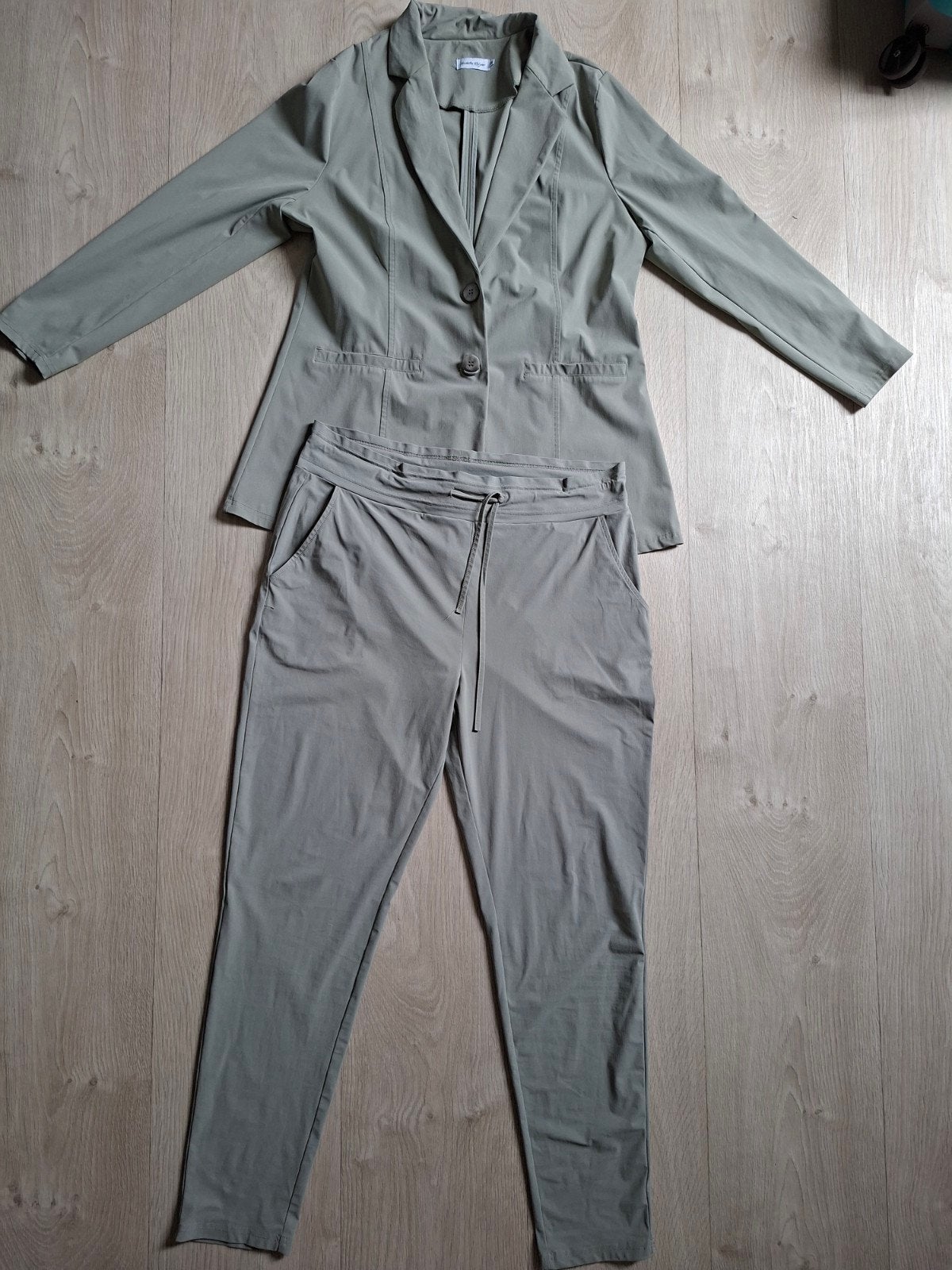 Travelstof pak Nicolette Kluivert xxl, Ophalen of Verzenden, Zo goed als nieuw, Maat 46/48 (XL) of groter