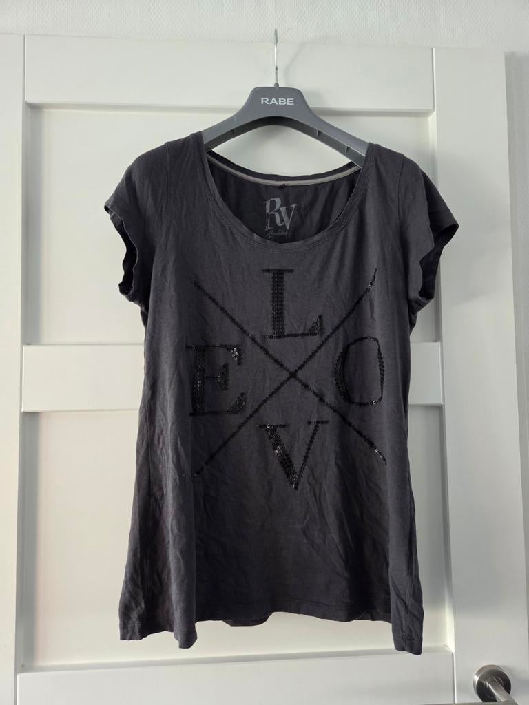 Revelation t shirt, maat M, Maat 38/40 (M), Ophalen of Verzenden, Zo goed als nieuw, Korte mouw