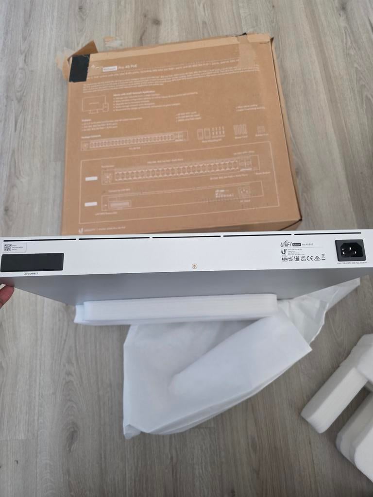 Ubiquiti UniFi Pro 48 PoE switch - 48 poorten, 600W, 10G SFP, Computers en Software, Netwerk switches, Ophalen of Verzenden, Gebruikt