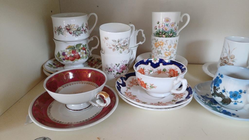Antieke kopjes Royal Albert, Queen's, Windsor, Plant Tuscan, Ophalen