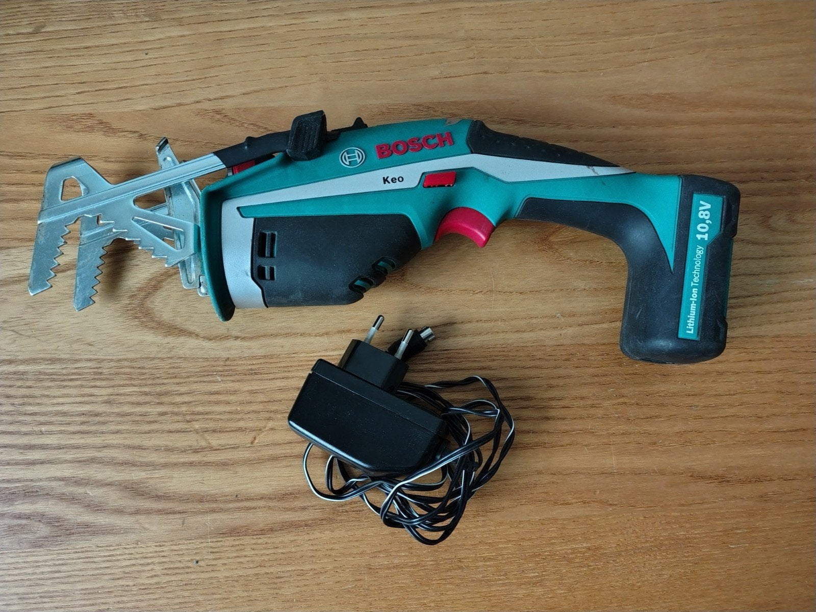 Bosch Keo Accu-tuinzaag met zaagbladen, Ophalen, Gebruikt, Bosch, Minder dan 600 watt
