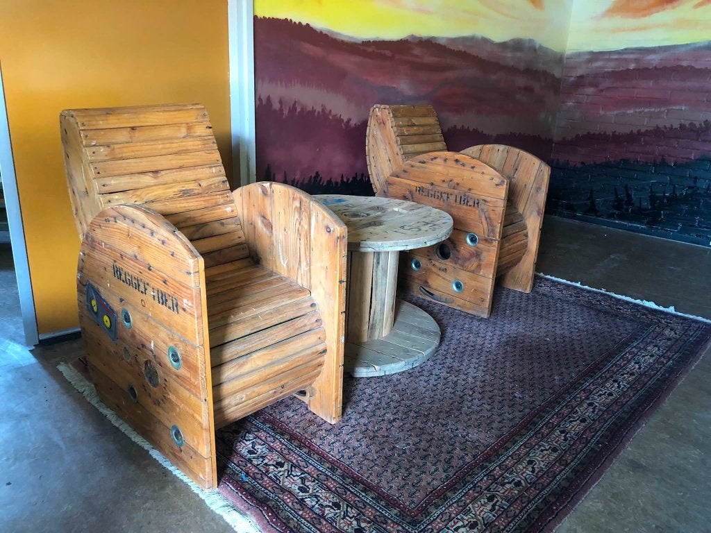 Set stoelen van kabel haspels, geschuurd en geoliëd, Ophalen, Gebruikt, Twee, Bruin