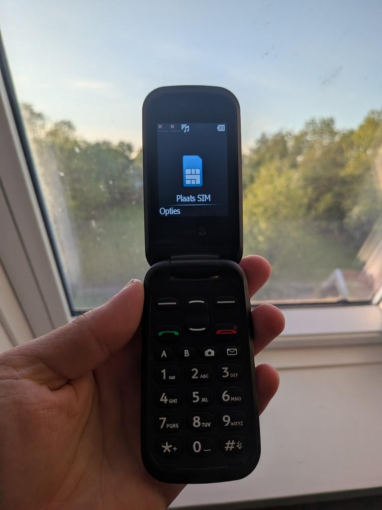 Doro Klaptelefoon met Oplaadstation - Gebruiksvriendelijk, Ophalen of Verzenden
