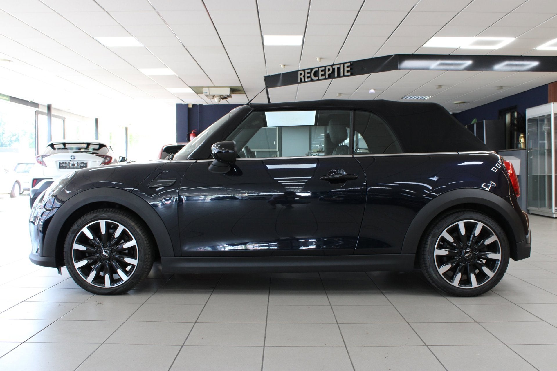 Mini Mini Cabrio 1.5 Cooper Automaat | Airco | Cruise contro, Gebruikt, Zwart, Automatische klimaatregeling, Cabriolet