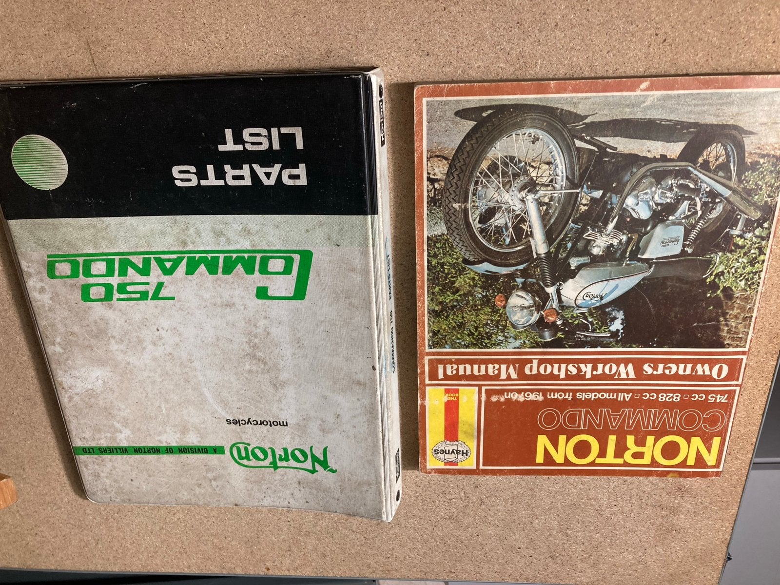 Norton Commando onderdelen- en reparatieboeken, Ophalen of Verzenden, Gelezen, Merk of Model