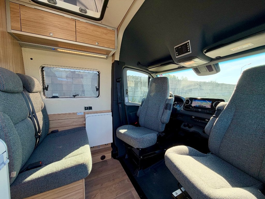 Foto 5 van Hymer Grand Canyon S 4x4, Lithium, Solar, 1e eig, topstaat