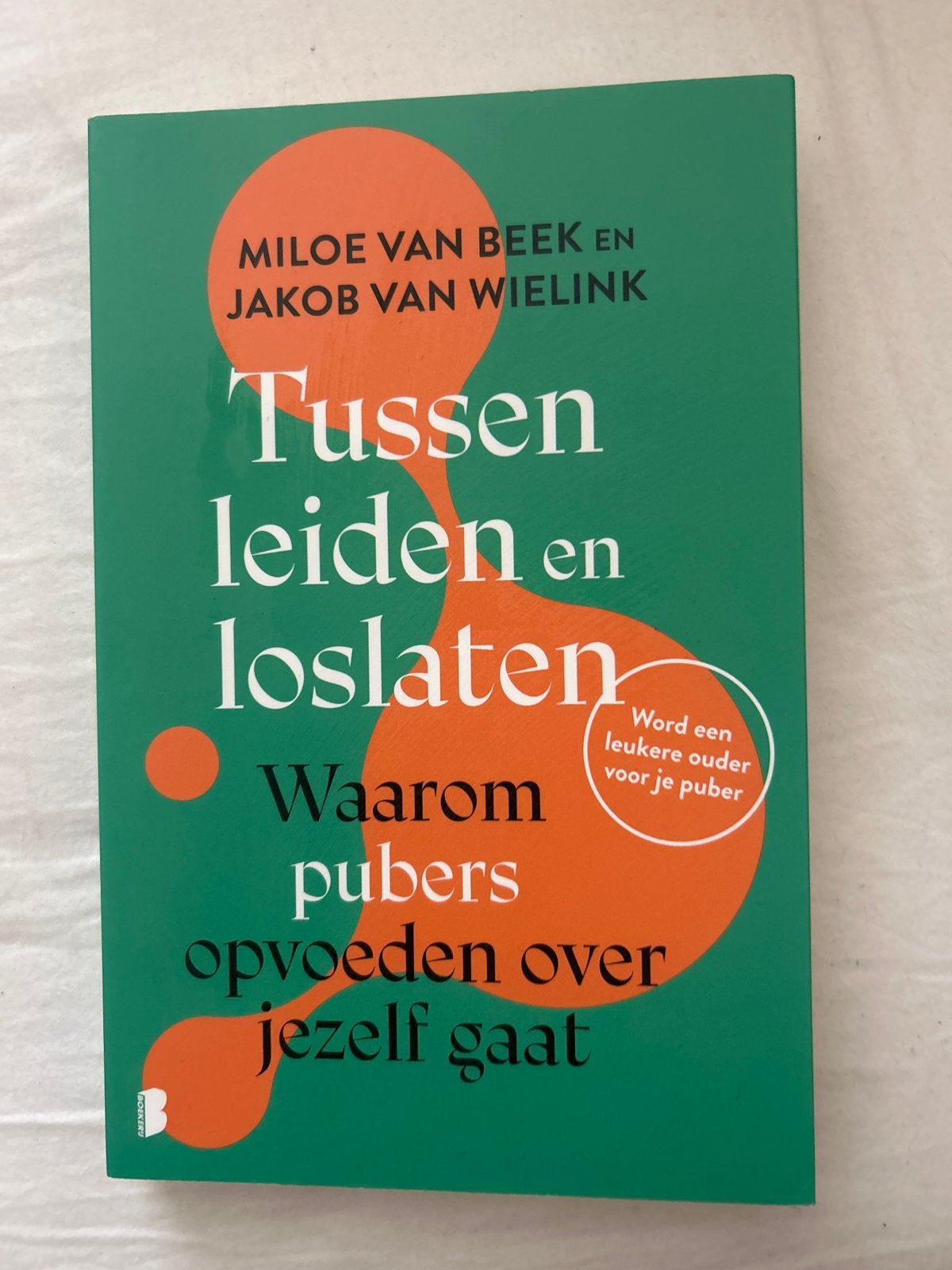 Tussen leiden en loslaten - Opvoeden van pubers, Ophalen of Verzenden, Nieuw, Opvoeding vanaf 10 jaar