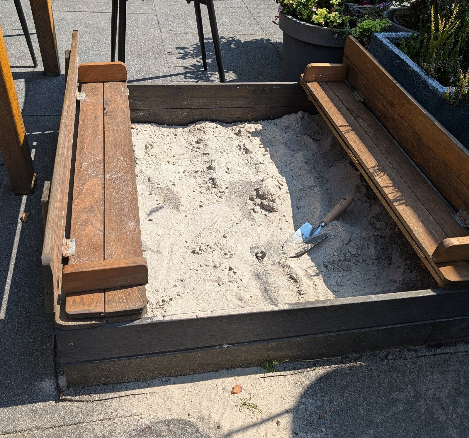 Zandbak met zitbankjes en deksel, Kinderen en Baby's, Ophalen, Gebruikt