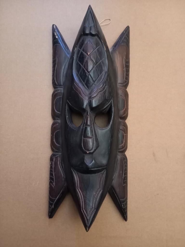 Houten masker, Verzenden