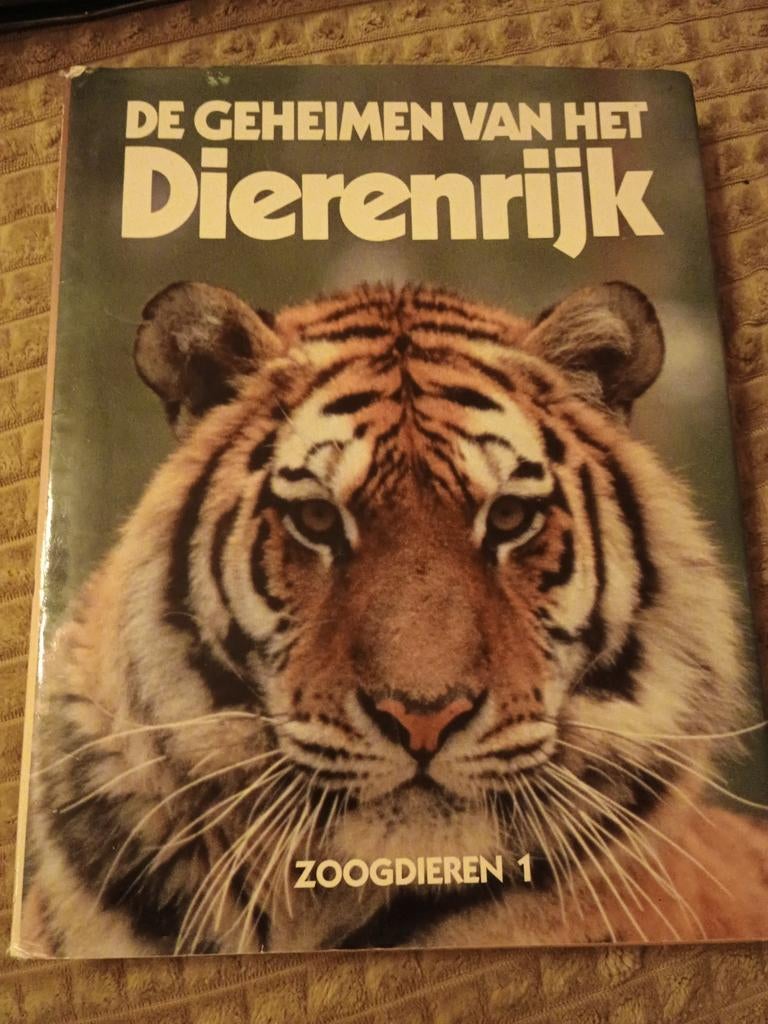 De Geheimen van het Dierenrijk - Zoogdieren 1, Boeken, Ophalen of Verzenden, Gelezen, Overige diersoorten, Onbekend