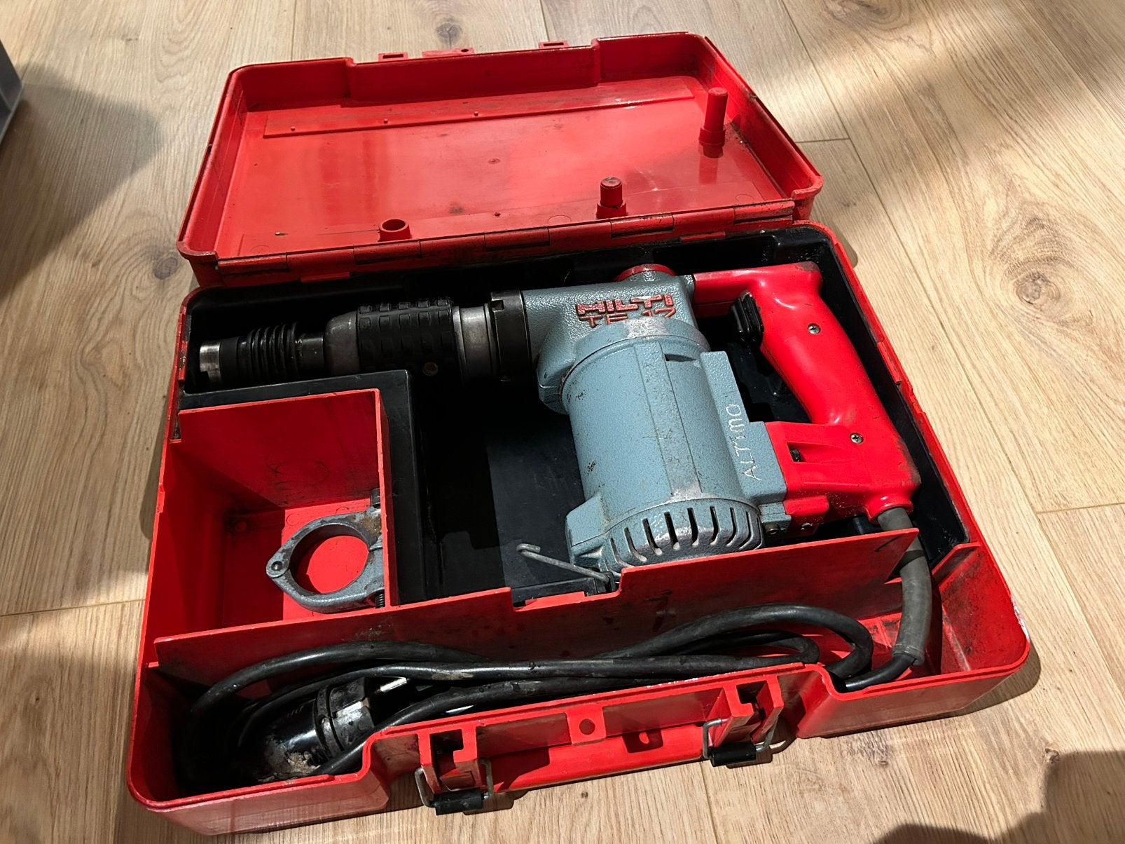 Hilti TE 17 boorhamer, Gebruikt, Klopboormechanisme, 400 tot 600 watt, Ophalen