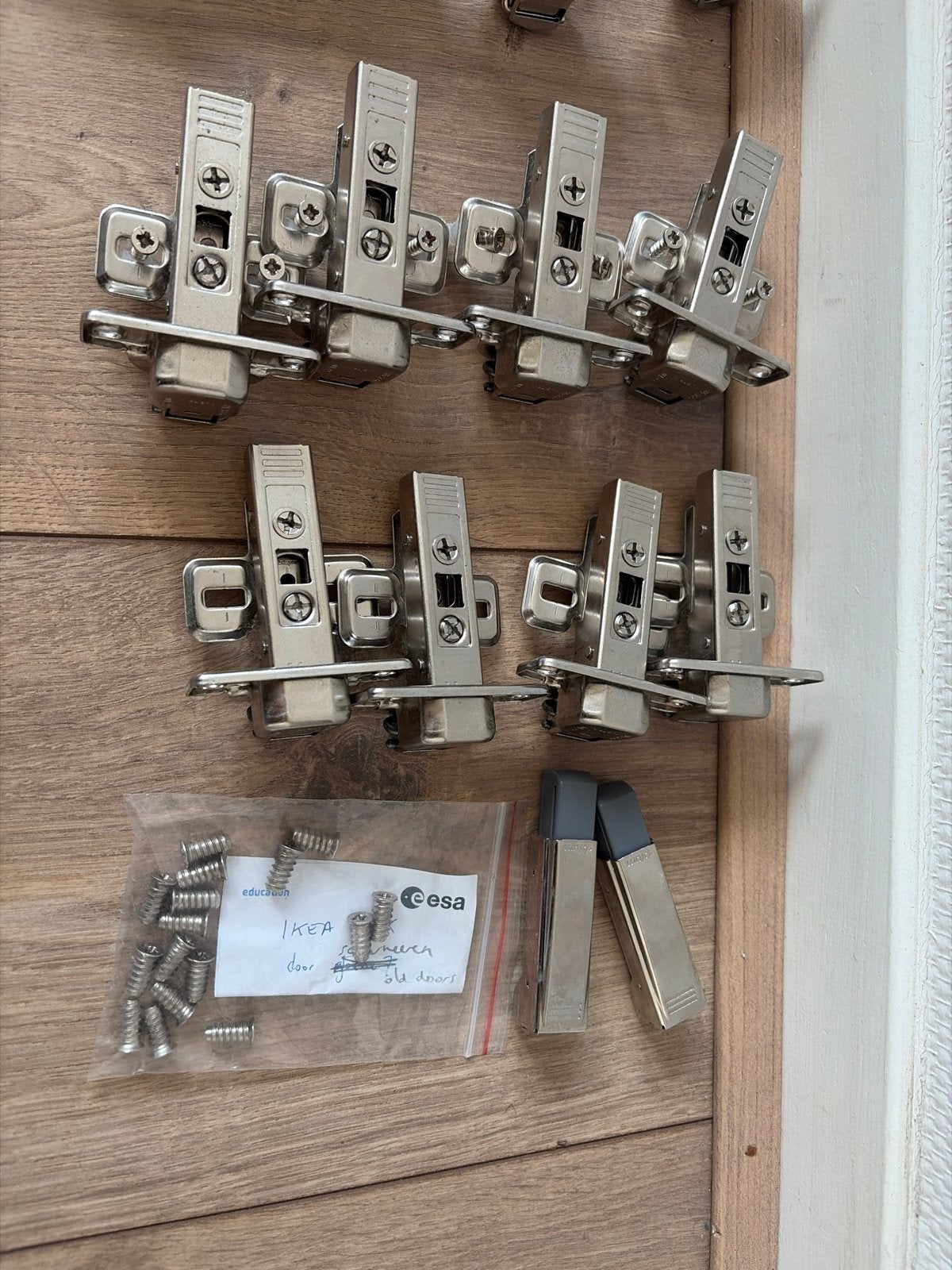 8 IKEA PAX Scharnieren met dempers en schroeven, Ophalen of Verzenden, Zo goed als nieuw, Minder dan 50 mm, Overige typen