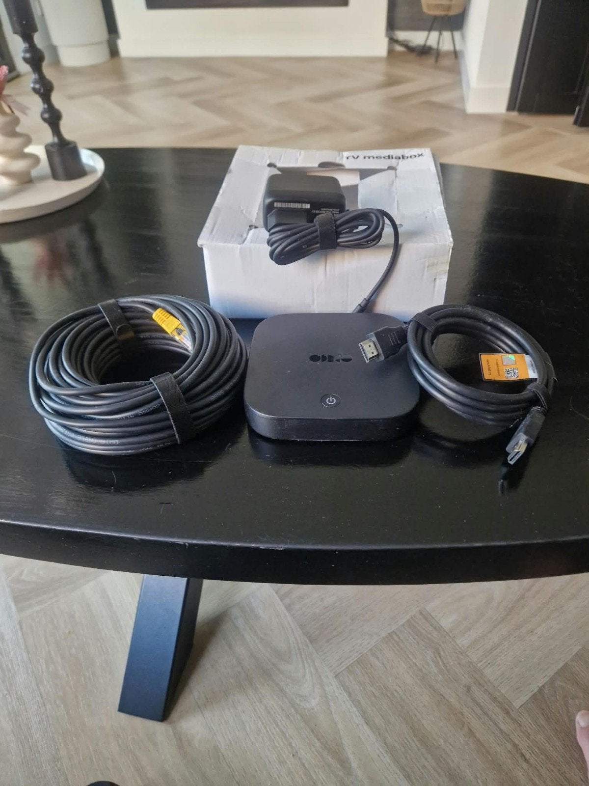 Nieuw in doos. TV Mediabox met afstandsbed. en kabels., Audio, Tv en Foto, Mediaspelers, Ophalen of Verzenden, Nieuw, HDMI, Zonder harde schijf