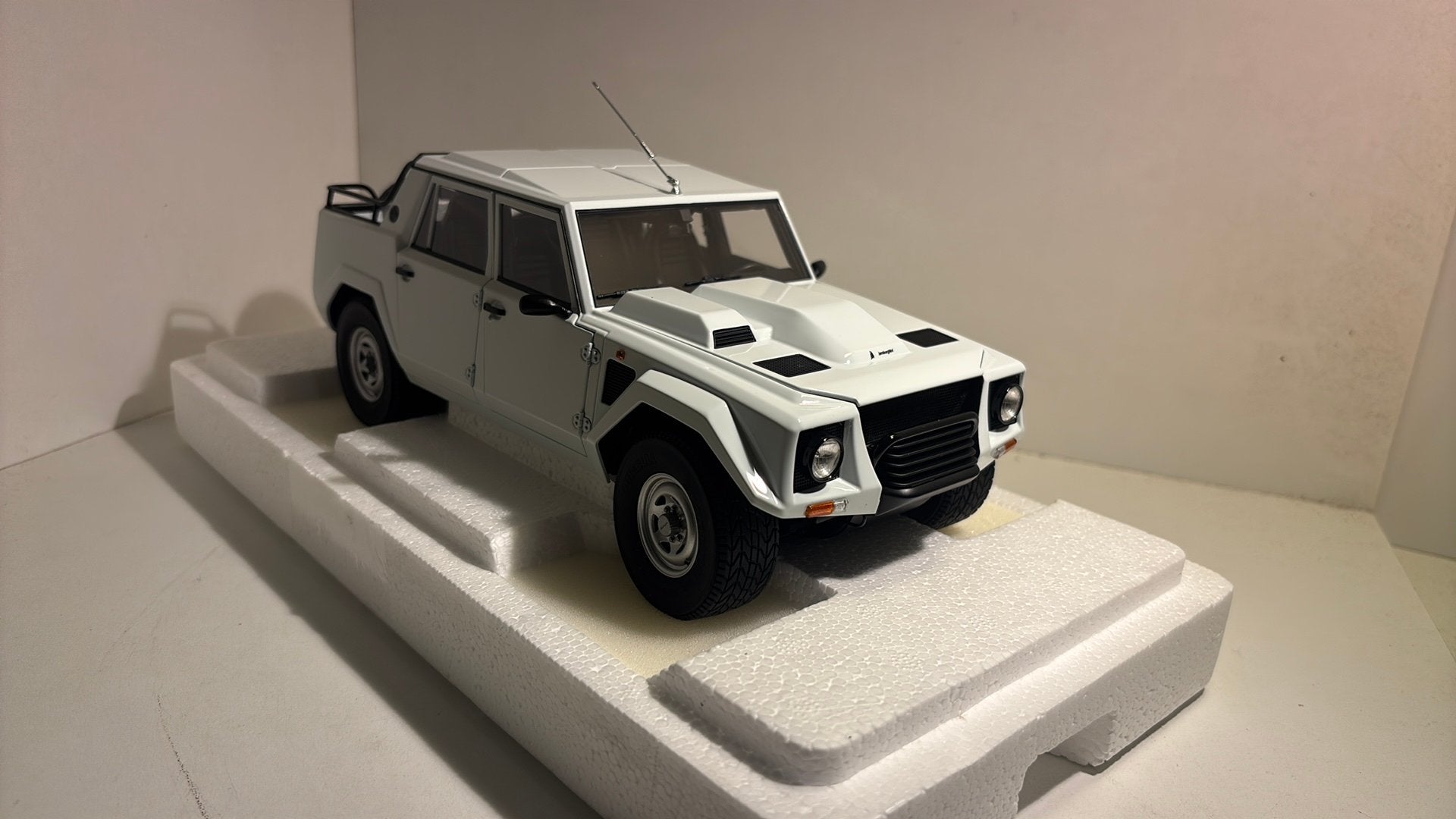 Lamborghini lm002 white autoart 1.18, Ophalen of Verzenden, Autoart, A, A