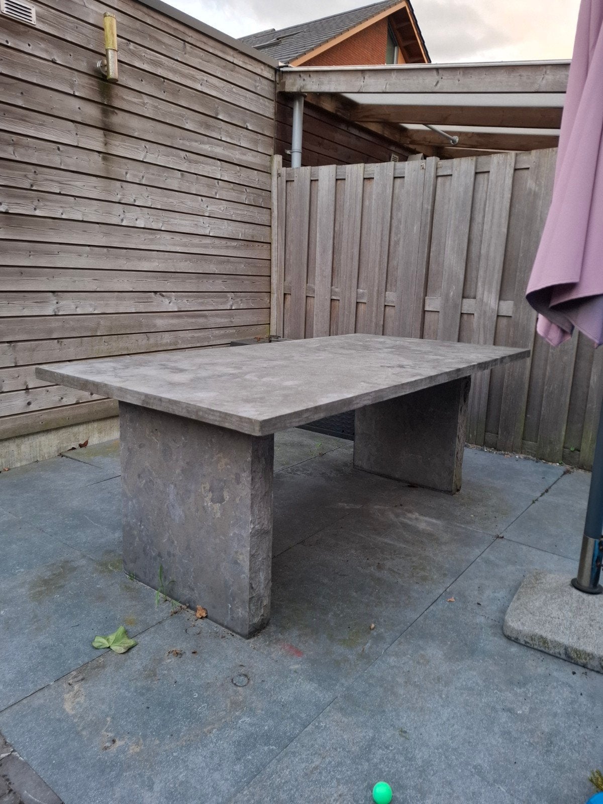 Gratis Robuuste tuintafel van steen - 198x100x74cm, Ophalen, Gebruikt, Rechthoekig, Overige materialen
