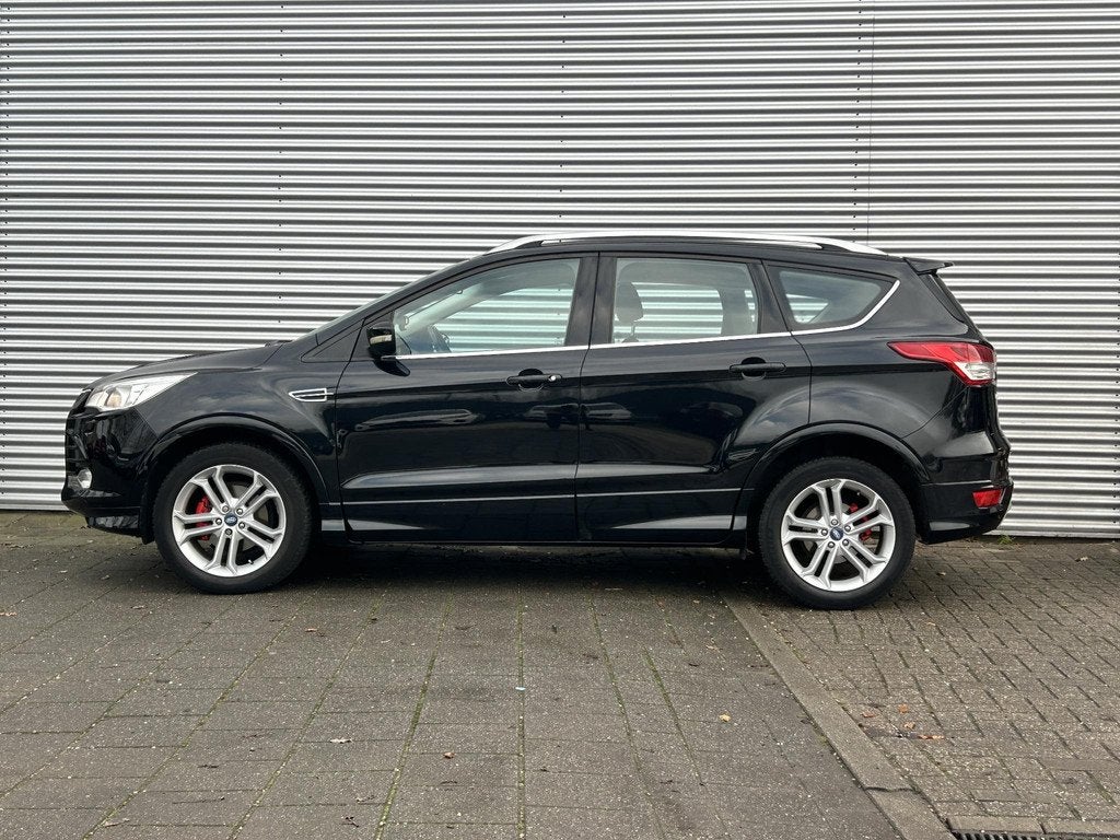 Ford Kuga 1.5 Titanium Plus | Trekhaak | Stoelverwarming |, Euro 6, 4 cilinders, Leder en Stof, Zwart
