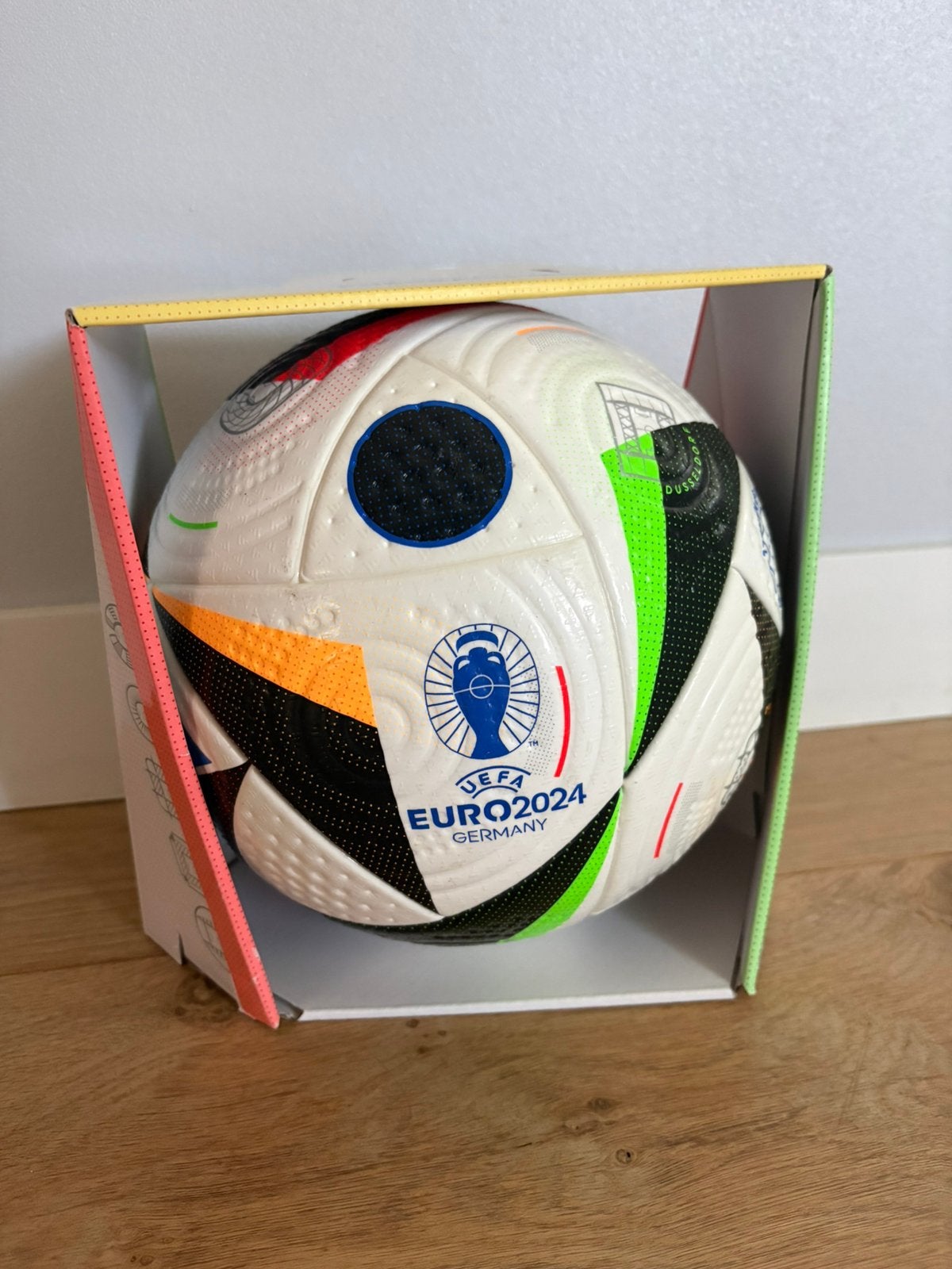 Adidas Euro2024 wedstrijdbal Pro Fussballiebe, Sport en Fitness, Voetbal, Ophalen of Verzenden, Nieuw, Bal