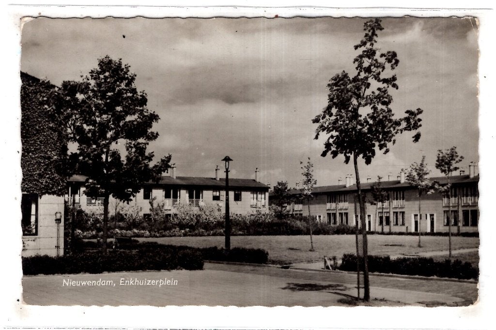 Nieuwendam Amsterdam  Enkhuizerplein 1958, Verzamelen, Ophalen of Verzenden, 1940 tot 1960, Gelopen, Noord-Holland