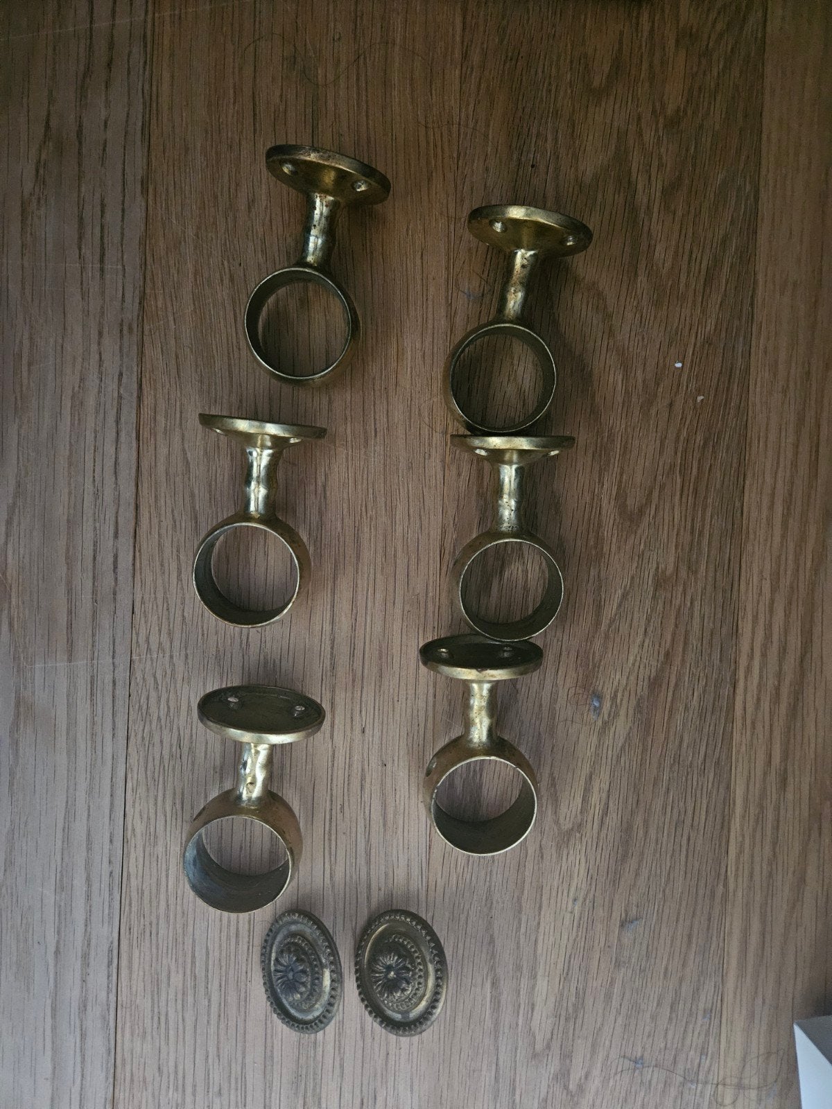 Set van 6 messing gordijnroedehouders en 2 rozetten, Ophalen