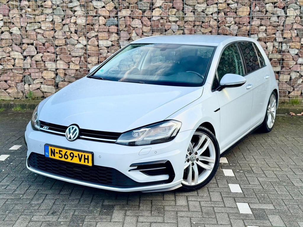 Volkswagen Golf 1.5 TSI Highline Business R-LINE, Auto's, 4 cilinders, 150 pk, Alcantara, Wit