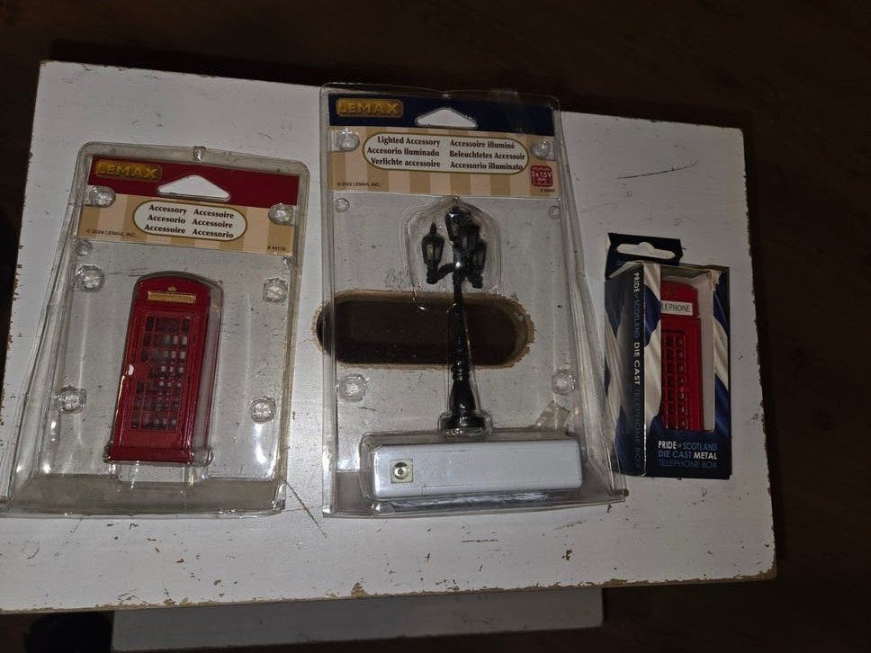 Lemax & Pride of Scotland Telefooncellen + Lantaarnpaal, Ophalen of Verzenden, Nieuw