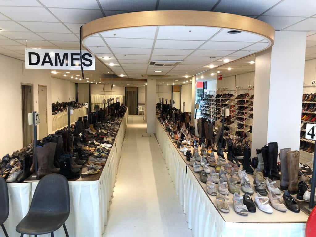 Complete pop-up schoenenwinkel ter overname, Zakelijke goederen, Exploitaties en Overnames