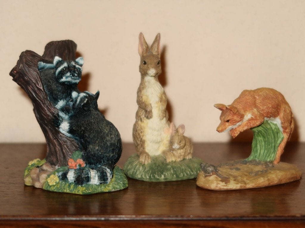 set wilde dieren, 3 wild life beeldjes, wasbeer, haas en vos, Verzenden, Zo goed als nieuw, Dier