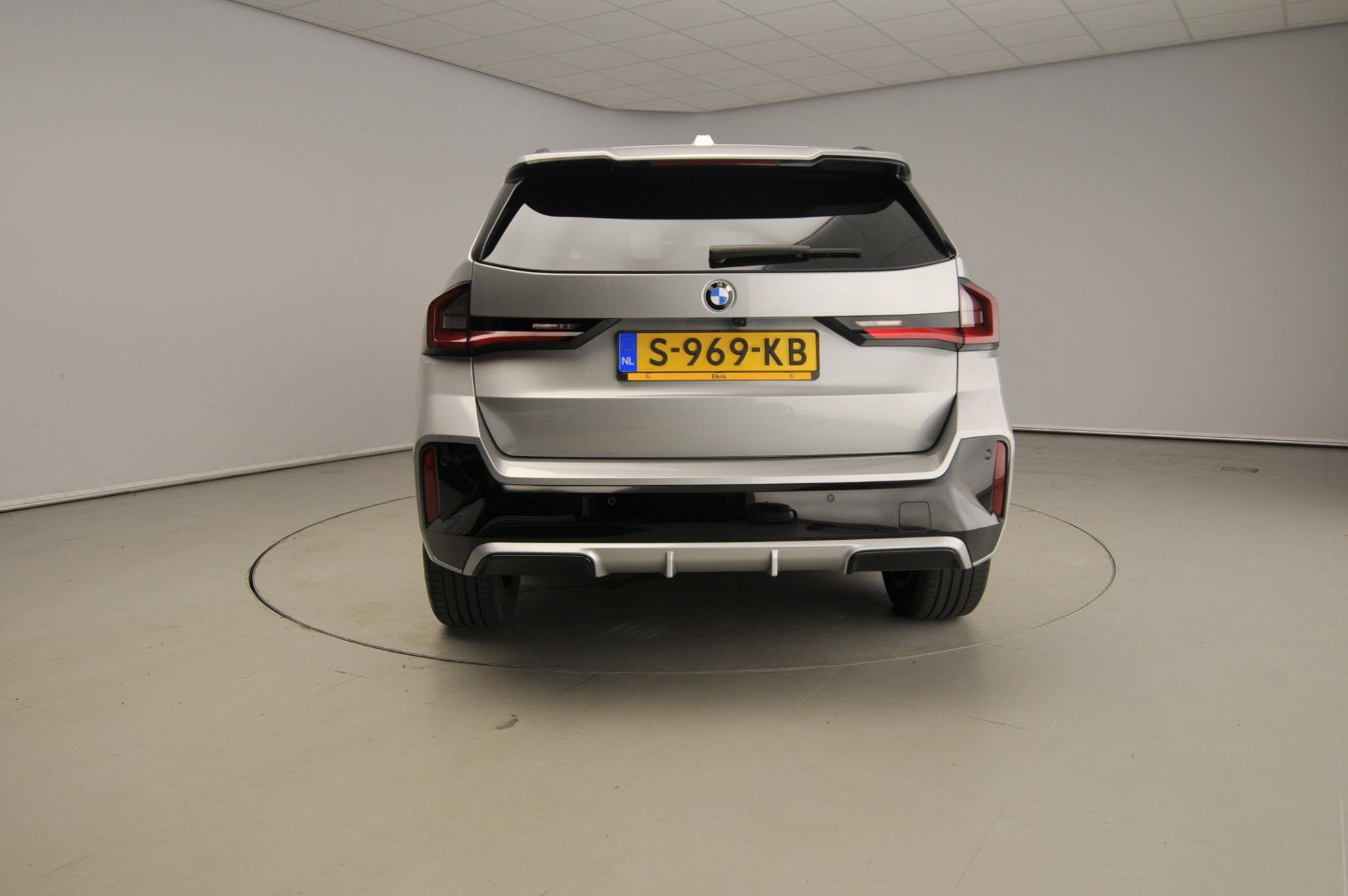 BMW X1 sDrive18i | M-Sportpakket | LED | HUD | Panoramadak |, Auto's, Dealer onderhouden, 136 pk, Gebruikt, Euro 6