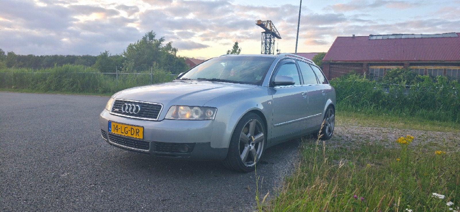 Audi A4 2.4 V6 Avant 125KW 2003 Grijs, Auto's, Audi, Voorwielaandrijving, Zwart, Handgeschakeld, 1470 kg