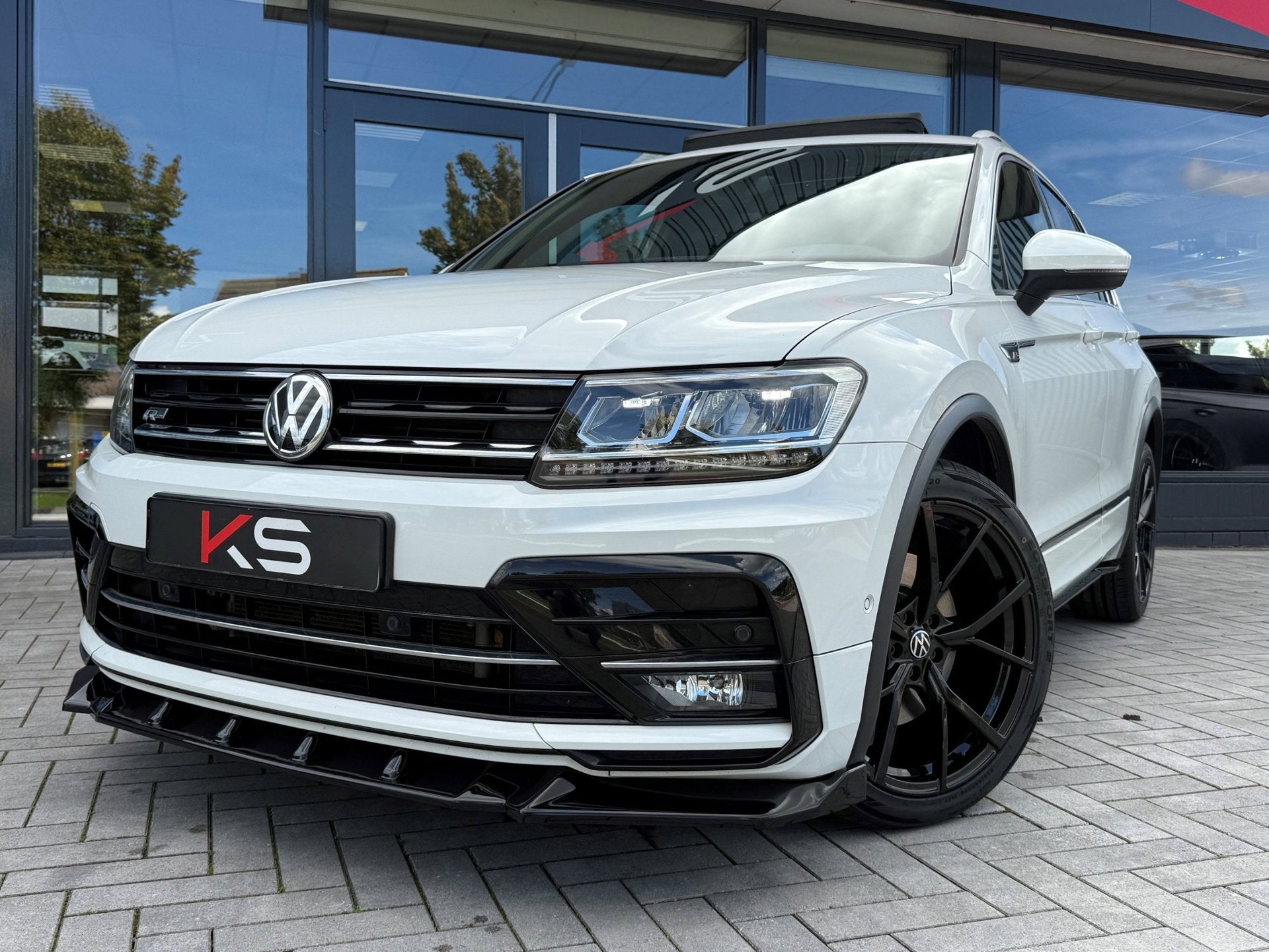 Volkswagen Tiguan 2.0 TSI 4Motion Highline 3x R-Line Pano Vi, Automaat, Gebruikt, Zwart, 4 cilinders