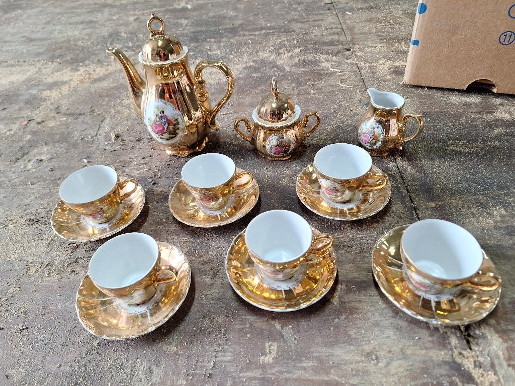 Bavaria goudkleurig servies, Ophalen