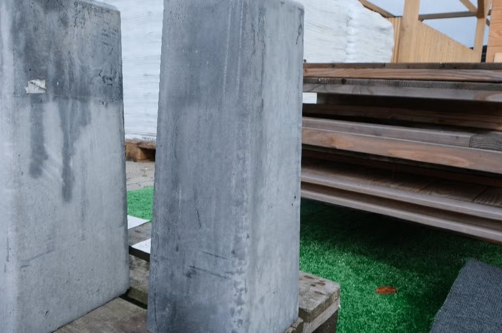 UITVERKOOP! 1x betonpoer lichtgrijs taps 15 euro ex btw, Ophalen