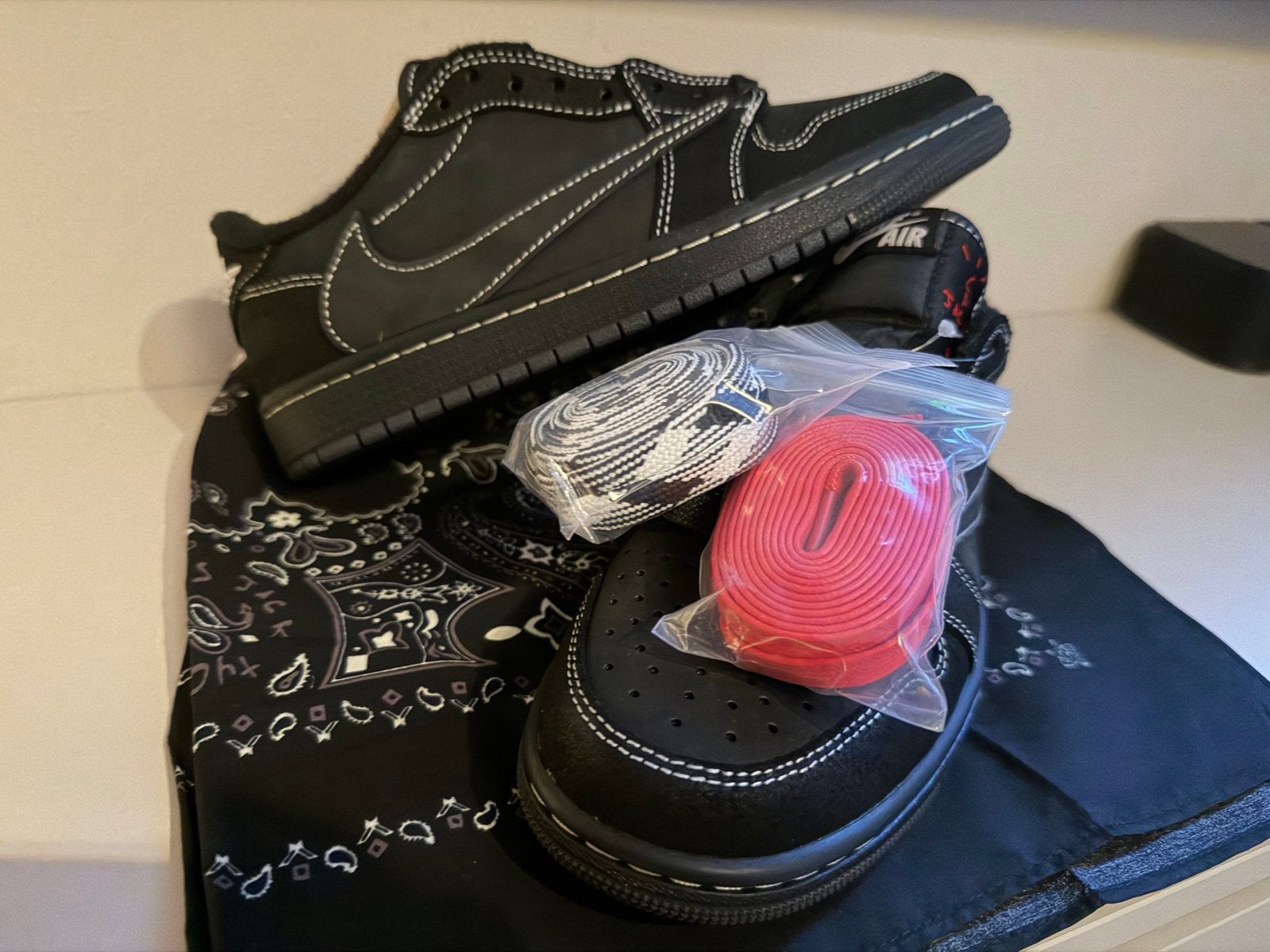 Nike Air Jord 1 Low maat 39 en 40 Travis Scott Black Phantom, Ophalen of Verzenden, Nieuw, Zwart, Sneakers of Gympen