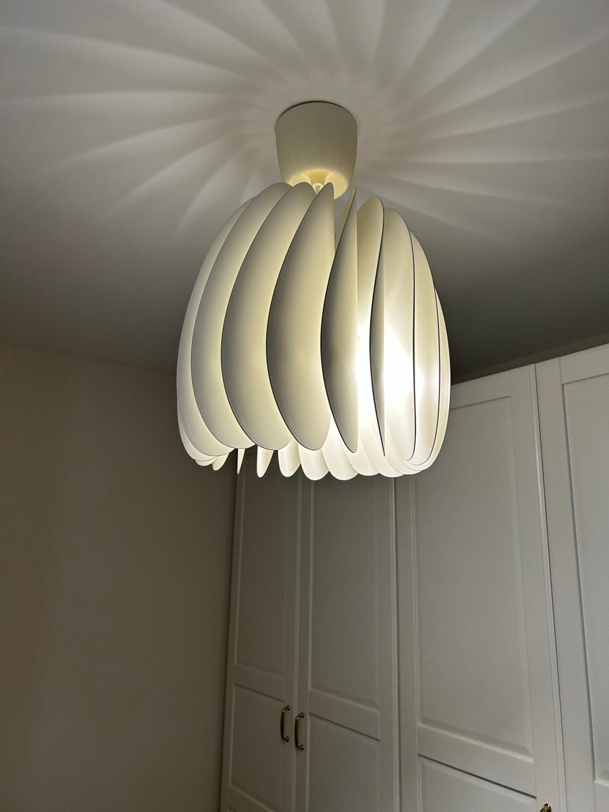Moderne Witte Plafondlamp - Stijlvol en Functioneel, Ophalen, Zo goed als nieuw, Kunststof, E27 (groot)